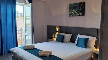 Deluxe Double Room, 1 King Bed, Courtyard View | Desk, laptop workspace, blackout drapes, iron/ironing board