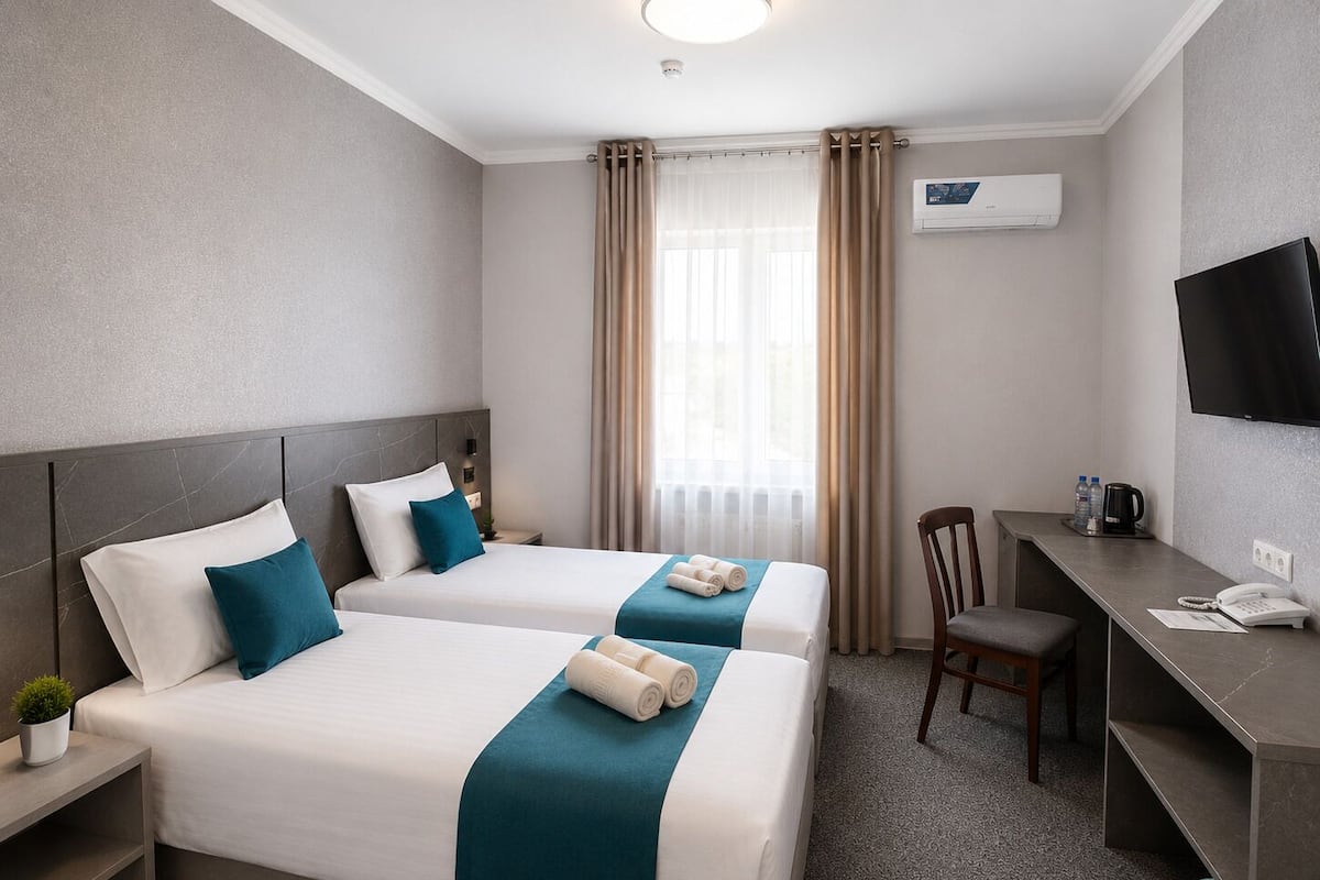 Standard Twin Room | Desk, laptop workspace, blackout drapes, iron/ironing board