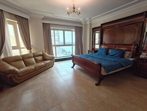 5 habitaciones, tabla de planchar con plancha, wifi y ropa de cama 