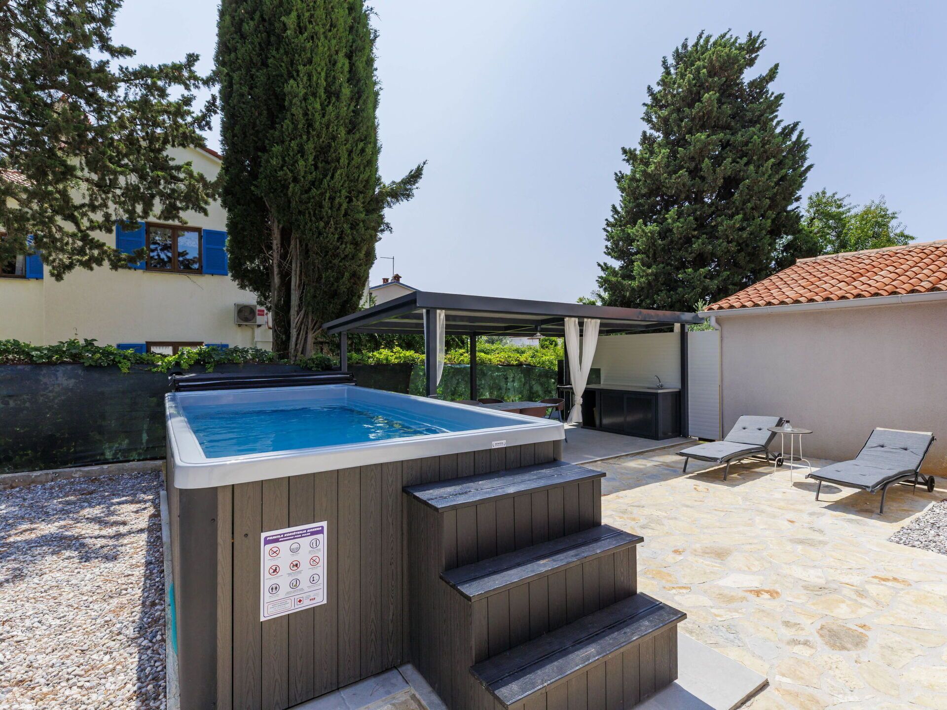 Swimming Pool, Composite Material, Resort, Leisure, Shade, Deck, Water Feature, Jacuzzi, Eco Hotel