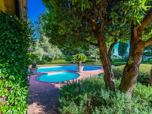 Wonderful private villa with hot tub, private pool, A/C, WIFI, TV, patio and panoramic view