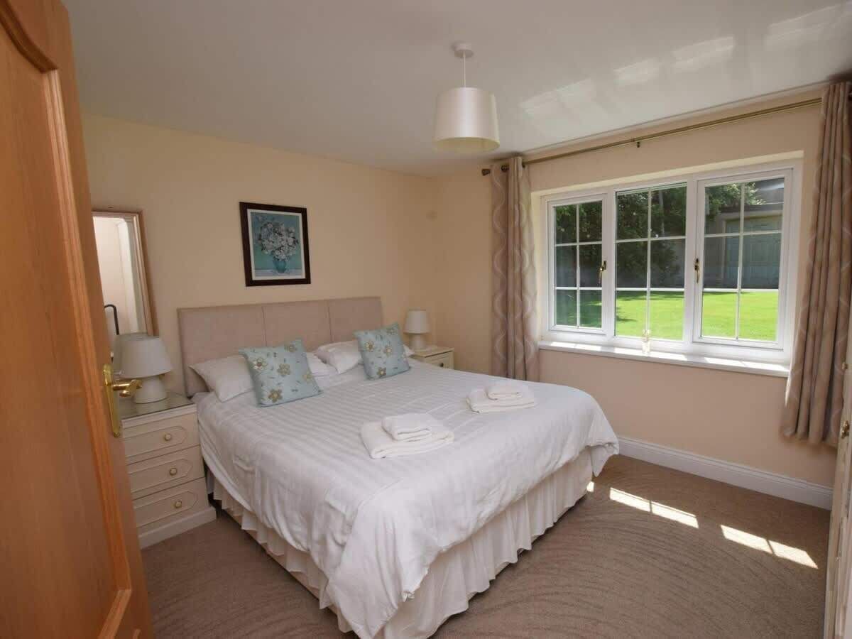 2 bedrooms, iron/ironing board, travel cot, WiFi