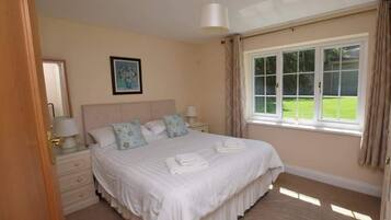 2 bedrooms, iron/ironing board, travel cot, WiFi