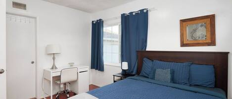 5 Schlafzimmer, Schreibtisch, Bügeleisen/Bügelbrett, kostenloses WLAN