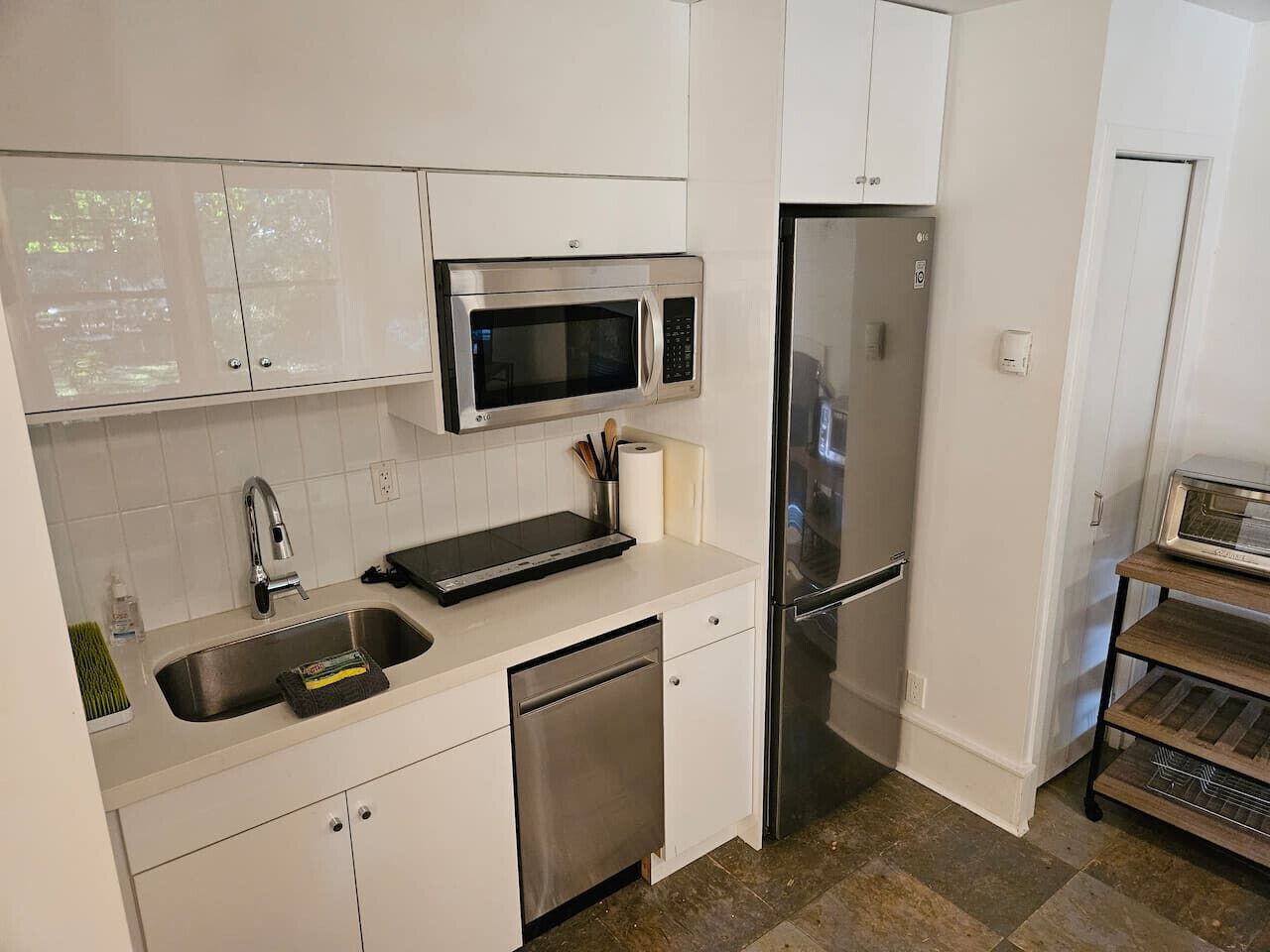 Fridge, microwave, dishwasher, coffee/tea maker