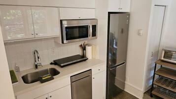 Fridge, microwave, dishwasher, coffee/tea maker