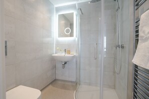 Douche, sèche-cheveux