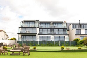 Exterior - 8 Beachview - apartment in Crantock sleeps 4 guests in 1 bedroom (Crantock)