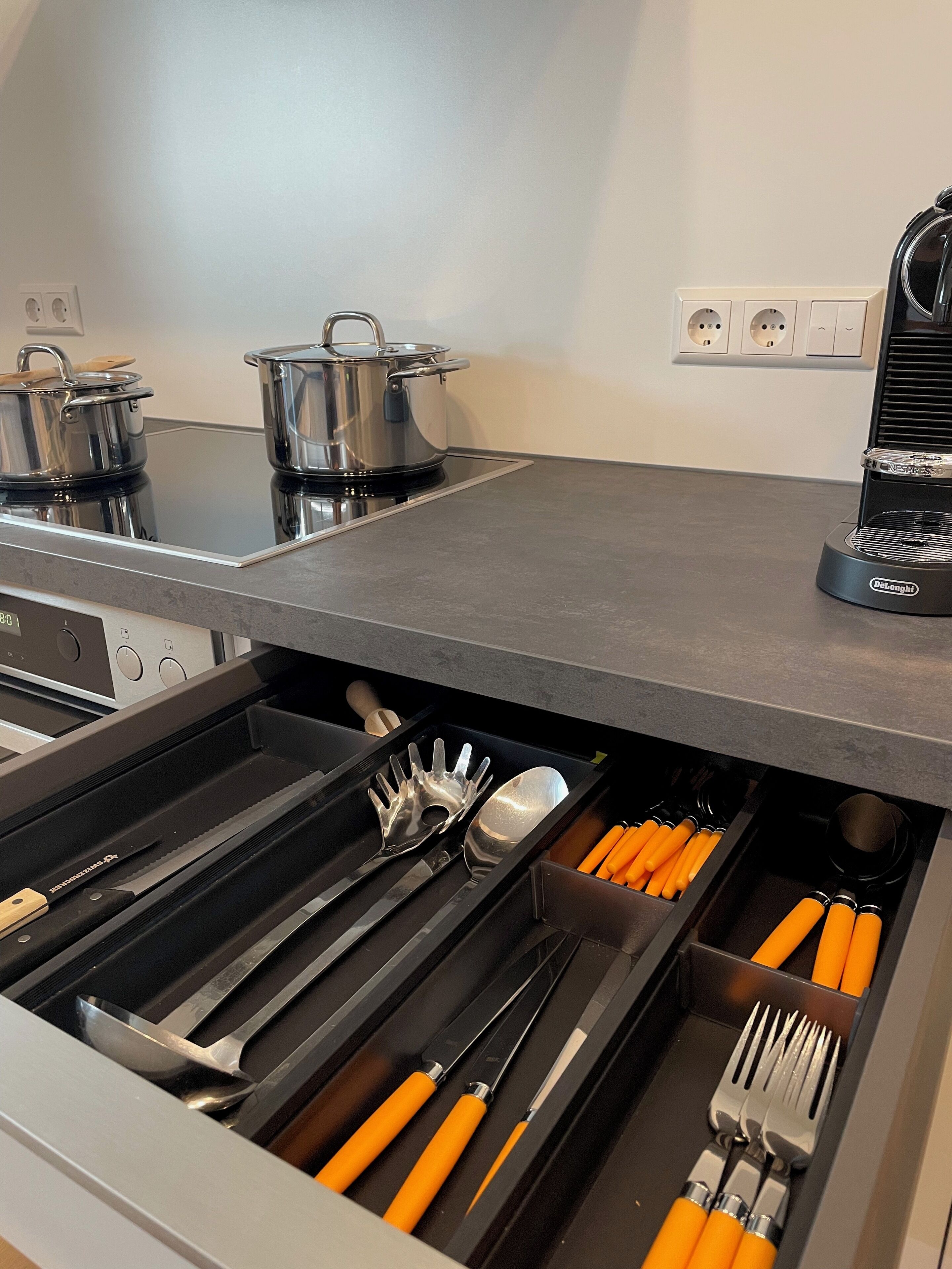 Kühlschrank, Ofen, Herdplatte, Geschirrspüler