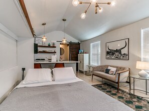 4 bedrooms, desk, iron/ironing board, travel crib - Midtown Bungalow w/ Tiny Home (Oklahoma City)