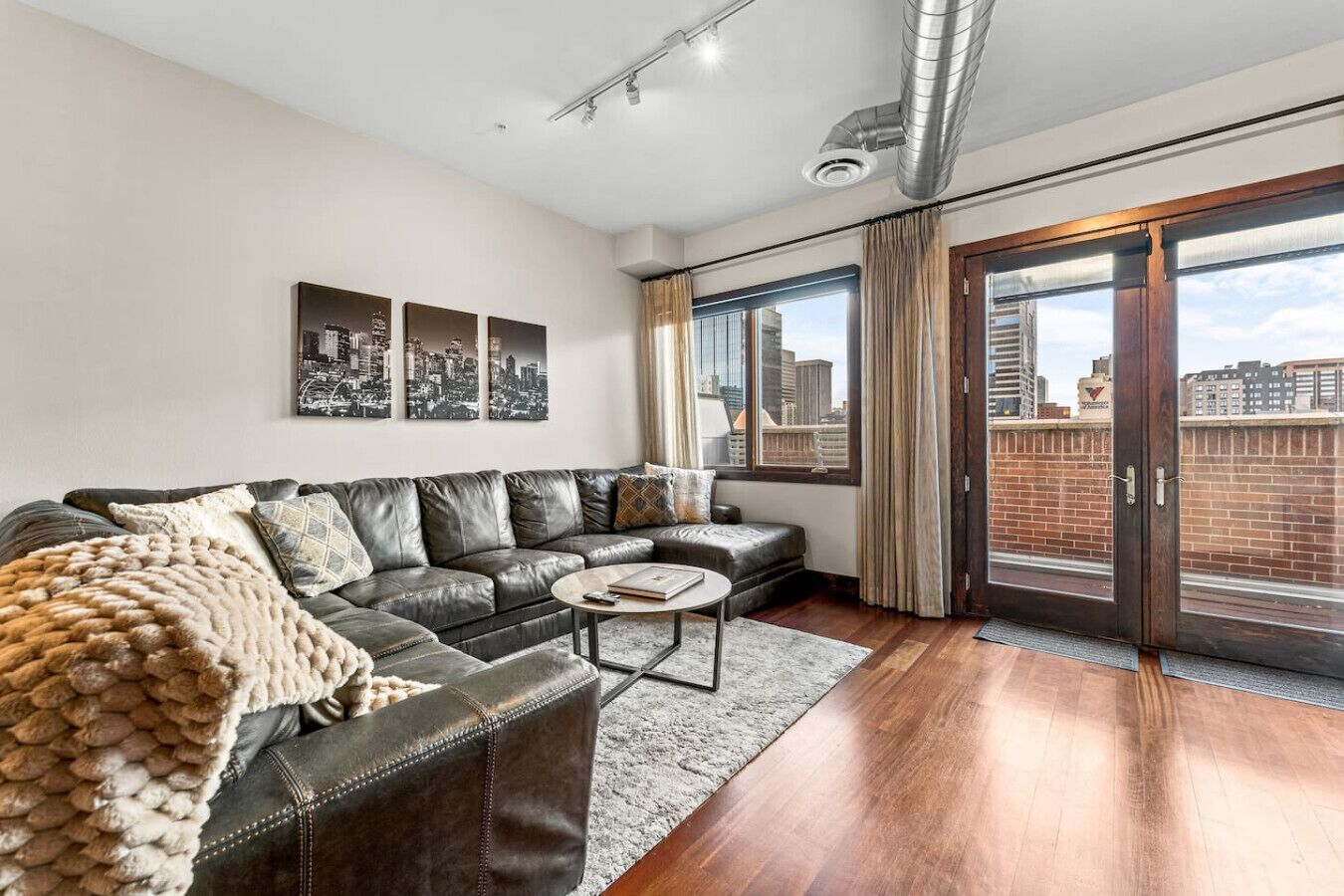 Smart TV, fireplace, stereo, computer monitors