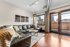 Smart TV, fireplace, stereo, computer monitors