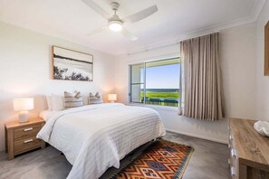 2 bedrooms, free WiFi, bed sheets - Absolute Beachfront Apartment 3B (Lennox Head)