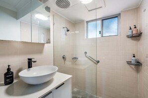 Shower - Absolute Beachfront Apartment 3B (Lennox Head)