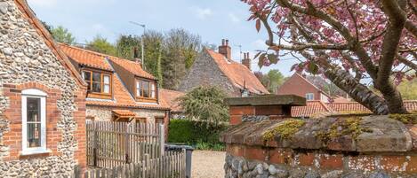 المنطقة المحيطة بالمنشأة