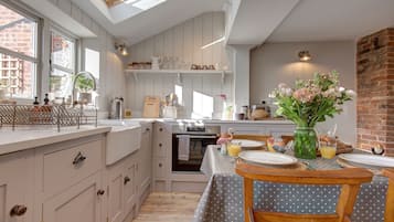 Fridge, microwave, oven, coffee/tea maker