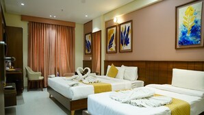 Suite Mewah | Brankas, meja kerja, ruang kerja ramah laptop, dan Wi-Fi gratis
