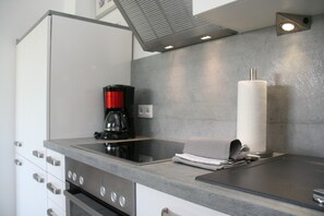 Fridge, oven, stovetop, dishwasher - Wiesengrund 6 Apartment 1 (Grömitz)