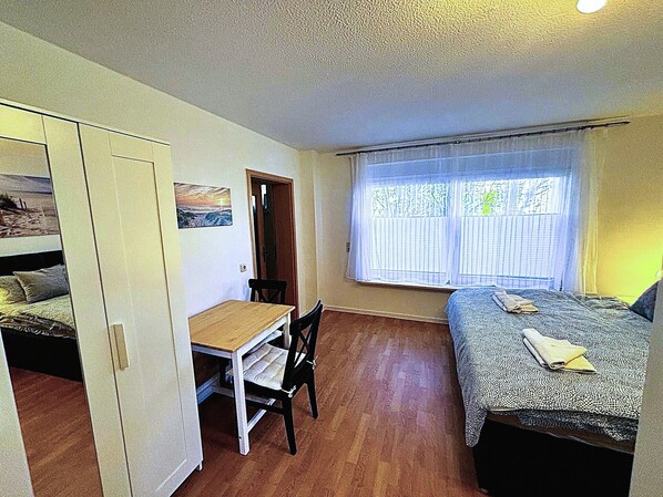1 Schlafzimmer, Reisekinderbett, kostenloses WLAN, Bettwäsche