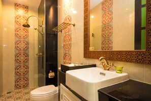 Shower, hair dryer, slippers, towels - The Grand Morocc Hotel (Mae Rim)