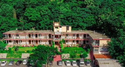 Hotel Mountain Track- Taranna Balakot
