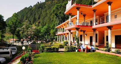 Hotel Mountain Track- Taranna Balakot