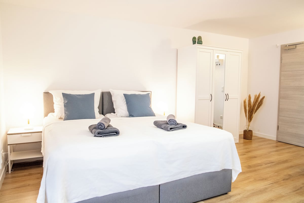 Basic Studio | Desk, iron/ironing board (on request), free WiFi