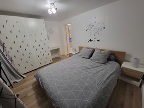 1 bedroom, iron/ironing board, WiFi, bed sheets