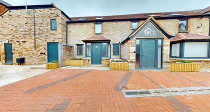 Bicester Court Lodge The Lodge Room | Bicester Holiday Let | 1 Bed & Sleeps 2