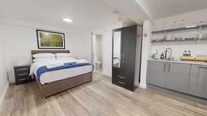 1 غرفة نوم ومكواة/لوح كي وواي فاي وملاءات أسرّة