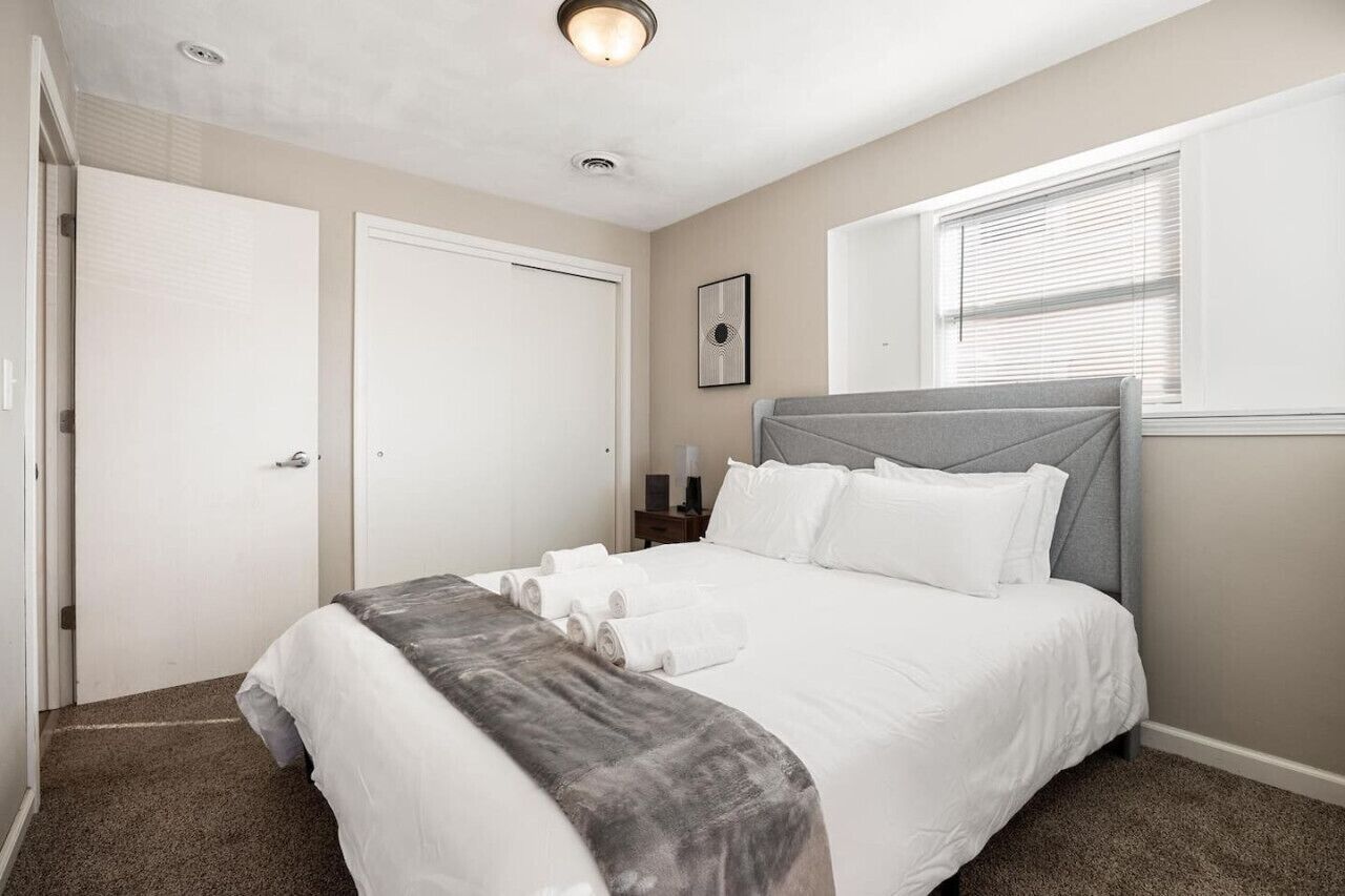 1 bedroom, desk, iron/ironing board, WiFi