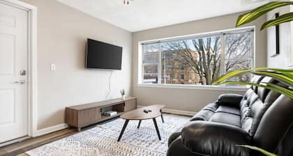Chic and Comfortable 1BR Apartment near Bradley U