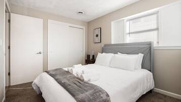1 bedroom, desk, iron/ironing board, WiFi