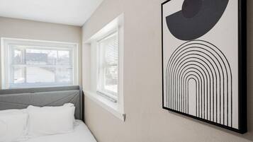 1 bedroom, desk, iron/ironing board, WiFi