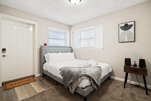 1 bedroom, desk, iron/ironing board, WiFi