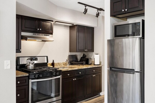 Fridge, microwave, oven, stovetop