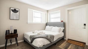 1 bedroom, desk, iron/ironing board, WiFi