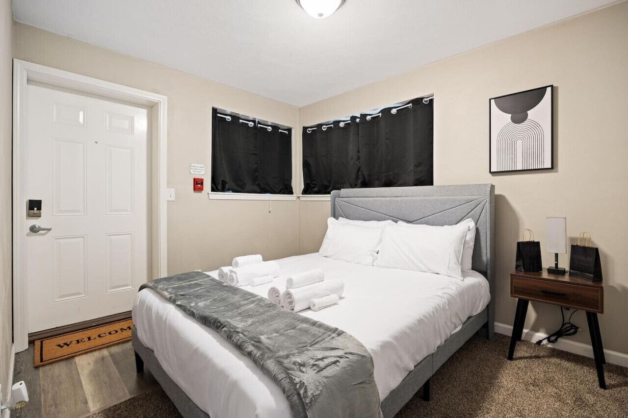 1 habitación, escritorio, tabla de planchar con plancha y wifi 