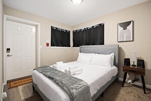 1 bedroom, desk, iron/ironing board, WiFi