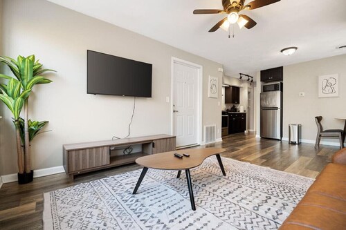 Urban 1BD moments away from DT Peoria