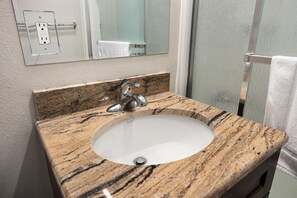 Hair dryer, towels, toilet paper - Stylish Studio Apartment with Modern Touches (Peoria)