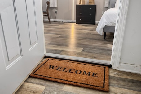 1 bedroom, desk, iron/ironing board, WiFi. Stylish Studio Apartment with Modern Touches