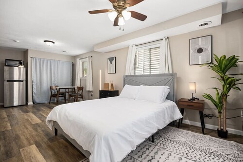 Stylish Studio Apartment with Modern Touches