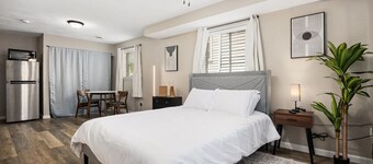 Stylish Studio Apartment with Modern Touches