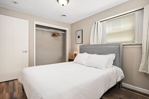 1 غرفة نوم ومكتب ومكواة/لوح كي وواي فاي