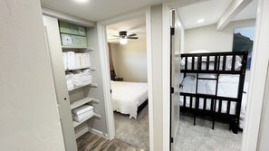 5 chambres, bureau, fer et planche à repasser, Wi-Fi