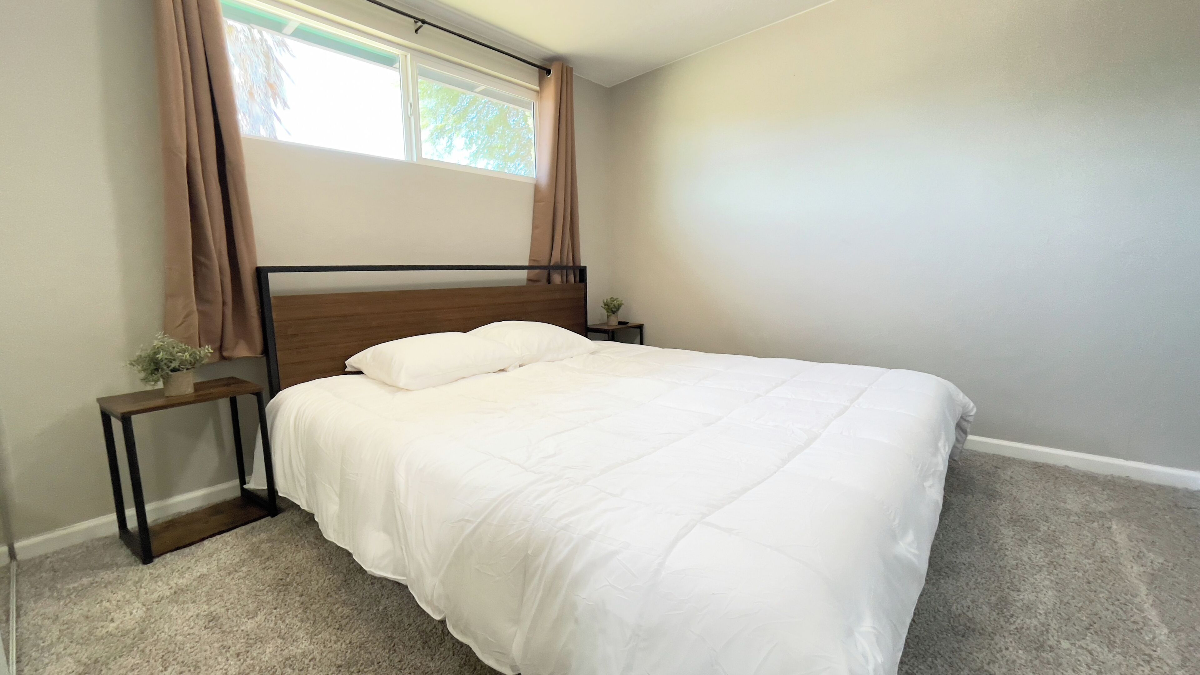 5 slaapkamers, een bureau, een strijkplank/strijkijzer, wifi