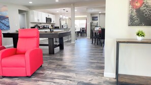 Interior - TheSaguaroSanctuary:FREE*HeatedPool,5BD,3BA,Pool Table,Grill,6 TV's,AC,CottonBedding,Remodeled (Tucson)