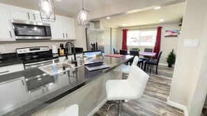 Fridge, microwave, oven, stovetop - TheSaguaroSanctuary:FREE*HeatedPool,5BD,3BA,Pool Table,Grill,6 TV's,AC,CottonBedding,Remodeled (Tucson)