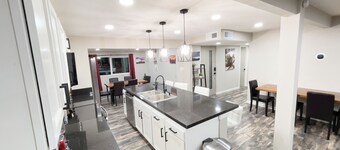 TheSaguaroSanctuary:FREE*HeatedPool,5BD,3BA,Pool Table,Grill,6 TV's,AC,CottonBedding,Remodeled